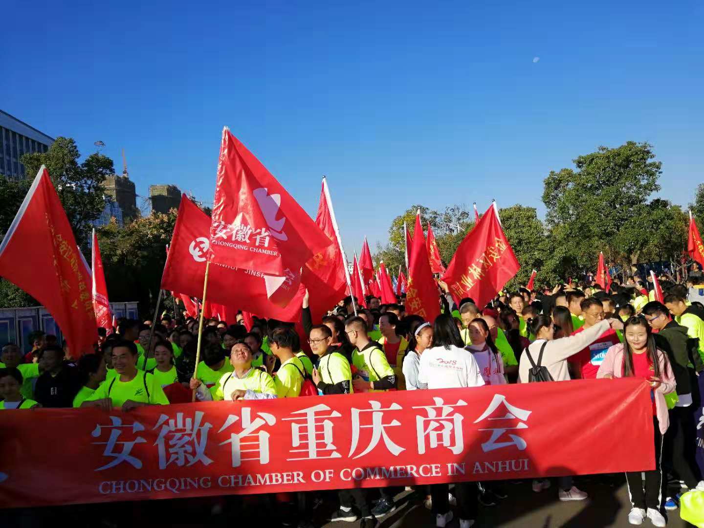 兴茂旅游——2018大别山（金安）国际马拉松在悠然蓝溪鸣枪开跑